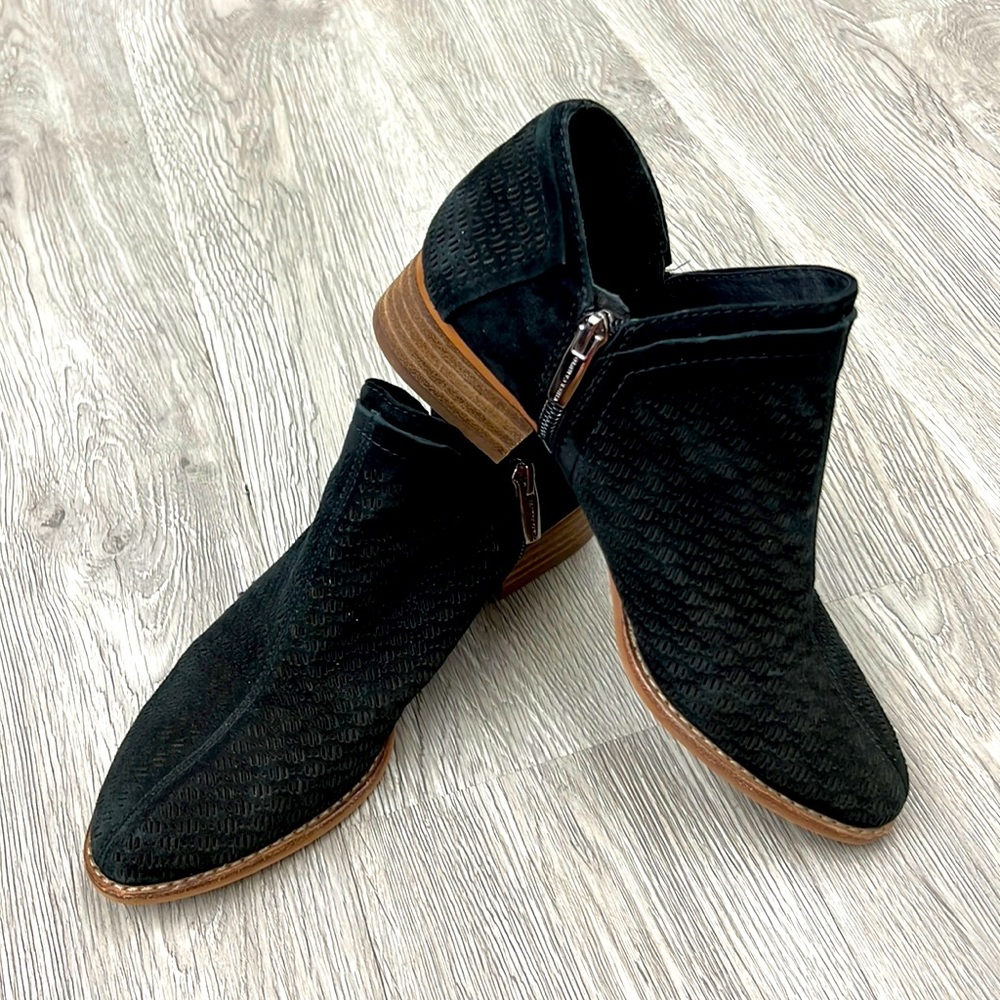 VINCE CAMUTO. Shoes